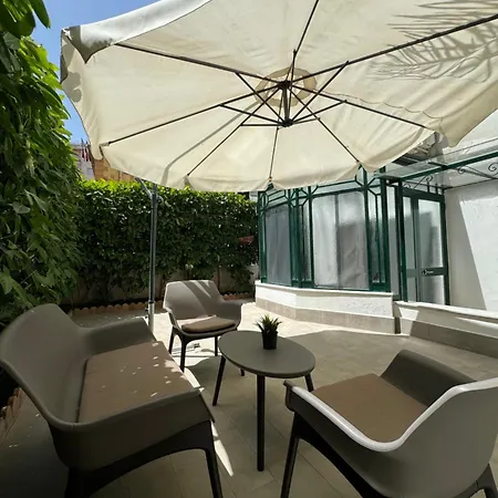 5 Urban Garden House * Naples